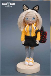 Crochet doll blond