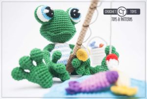 Crochet frog fisherman