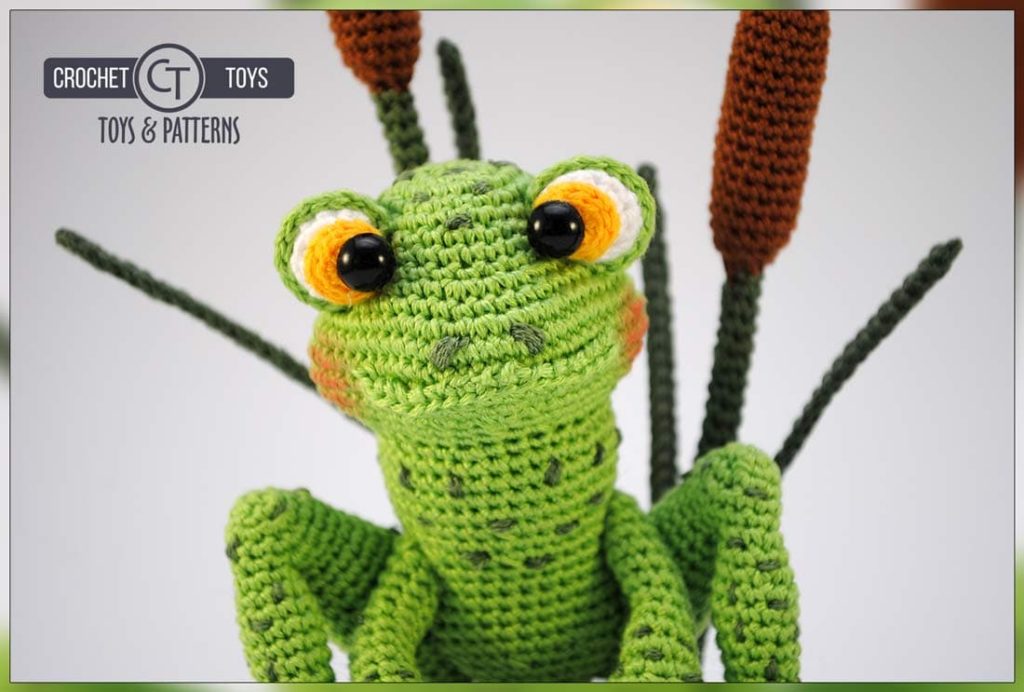 Crochet frog