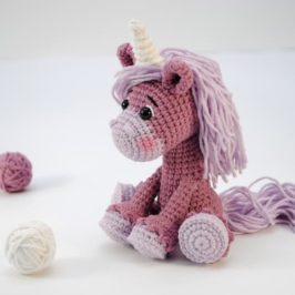 Crocheted unicorn pattern
